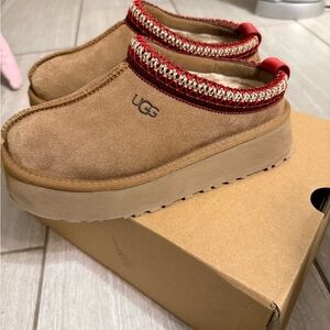 UGG Tazz II Brown Slip-On Shoes with Red Trim